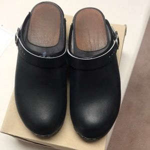 Hanna Andersson black leather clogs, size 37